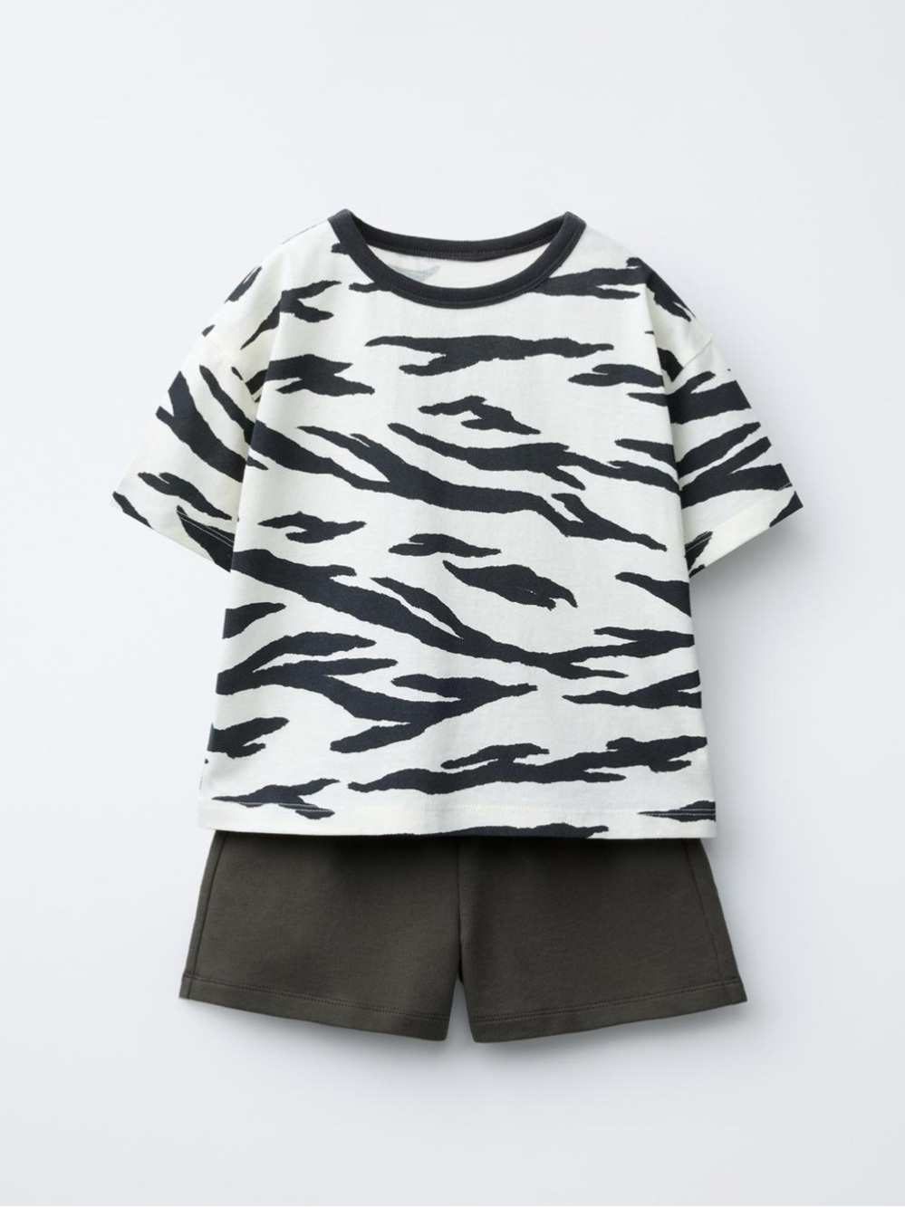 ZARA ZEBRA T-SHIRT AND BERMUDA JOGGING SET